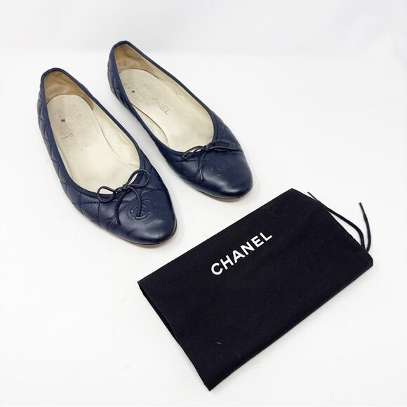 Chanel Women's Navy Blue CC Cap Toe Quilted Leather Ballet Flats - Picture 9 of 12